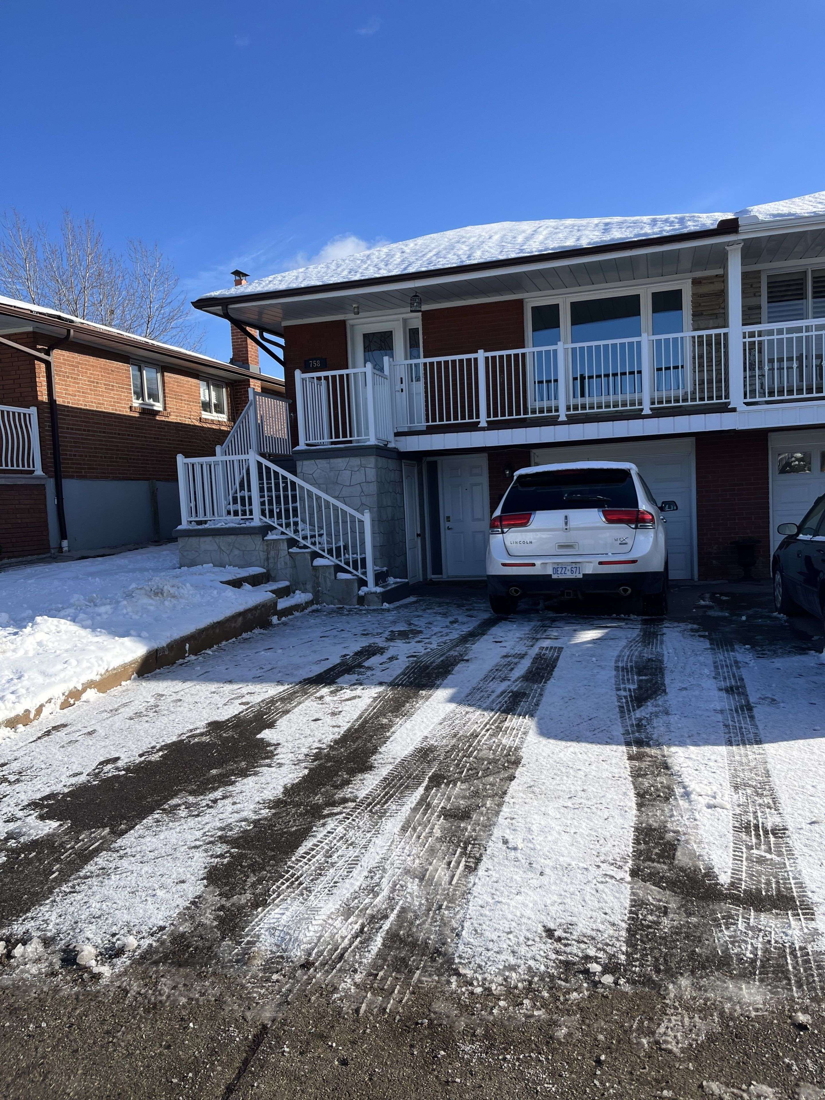 Mississauga, ON L4Y 2V4,758 Greenore RD W