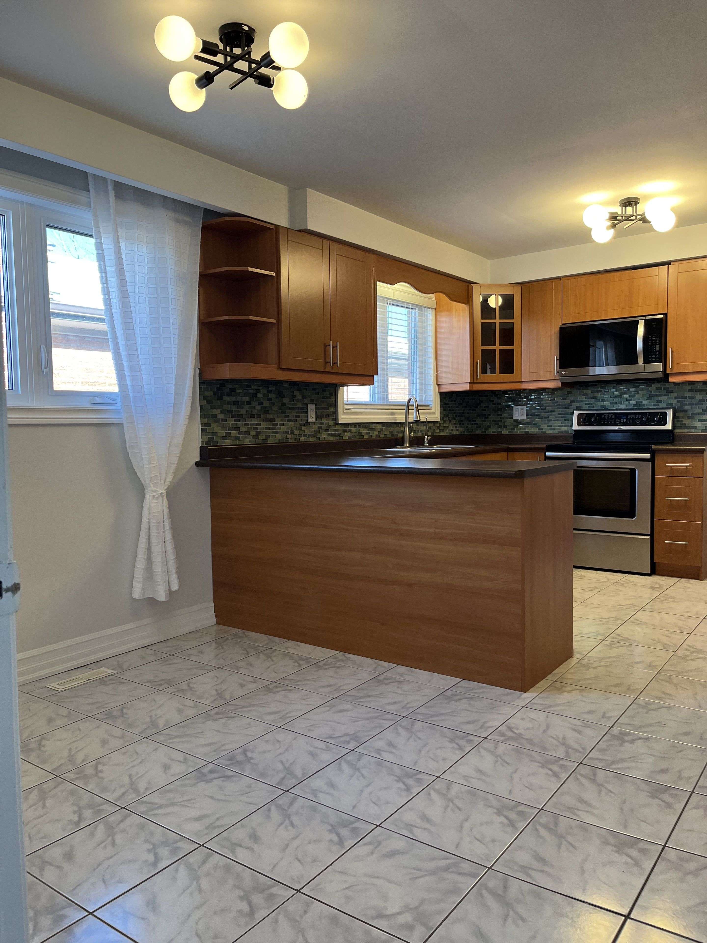 Mississauga, ON L4Y 2V4,758 Greenore RD W