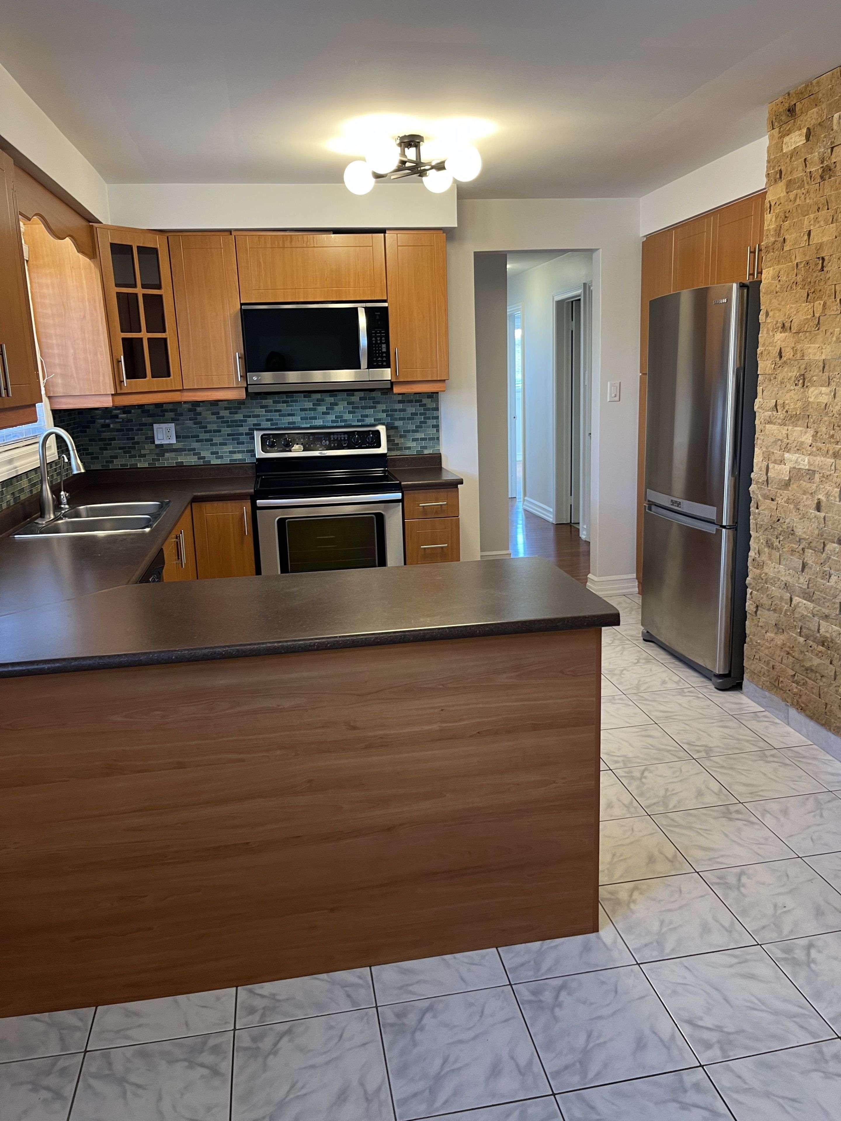 Mississauga, ON L4Y 2V4,758 Greenore RD W