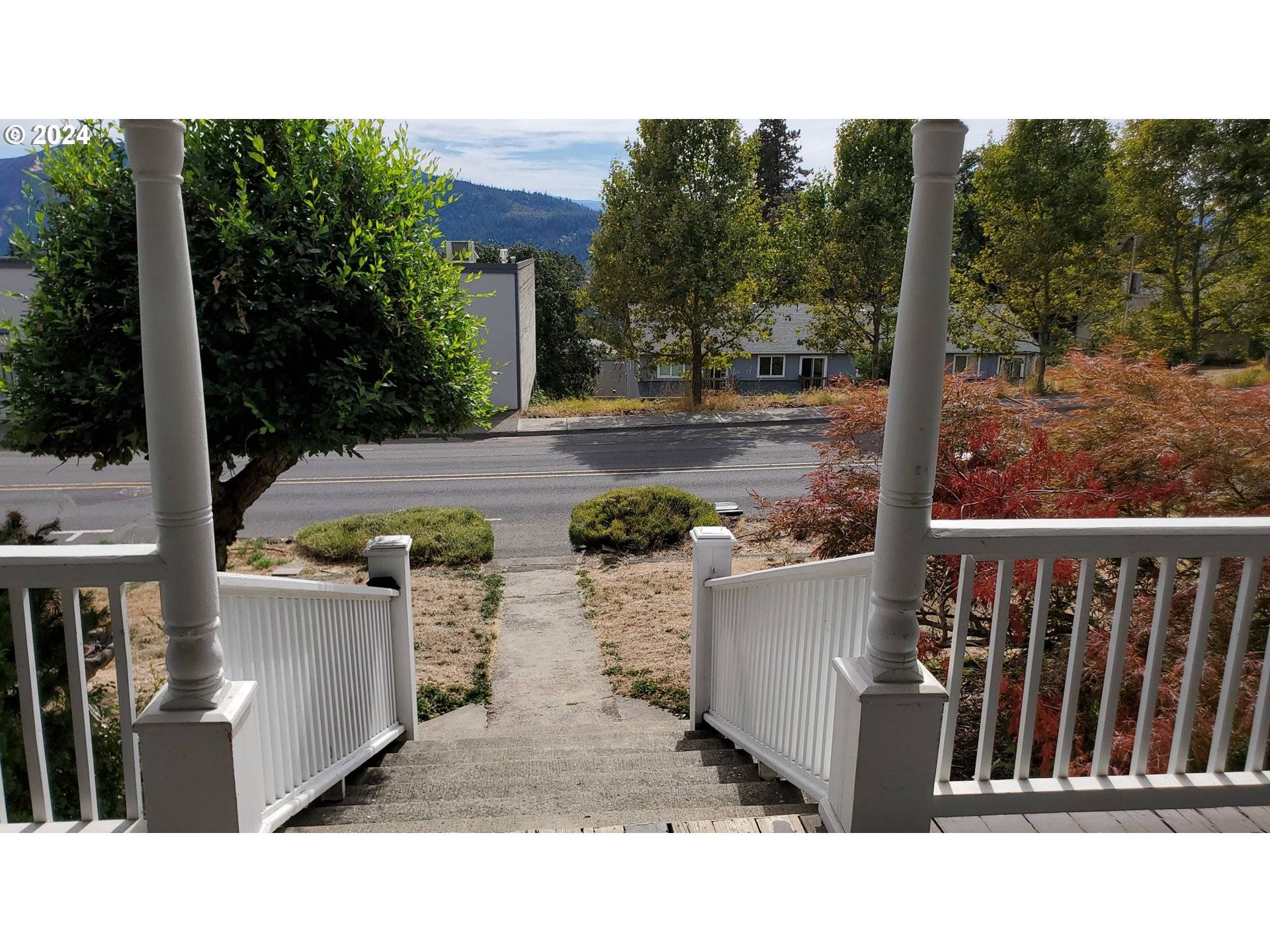 White Salmon, WA 98672,186 W JEWETT BLVD