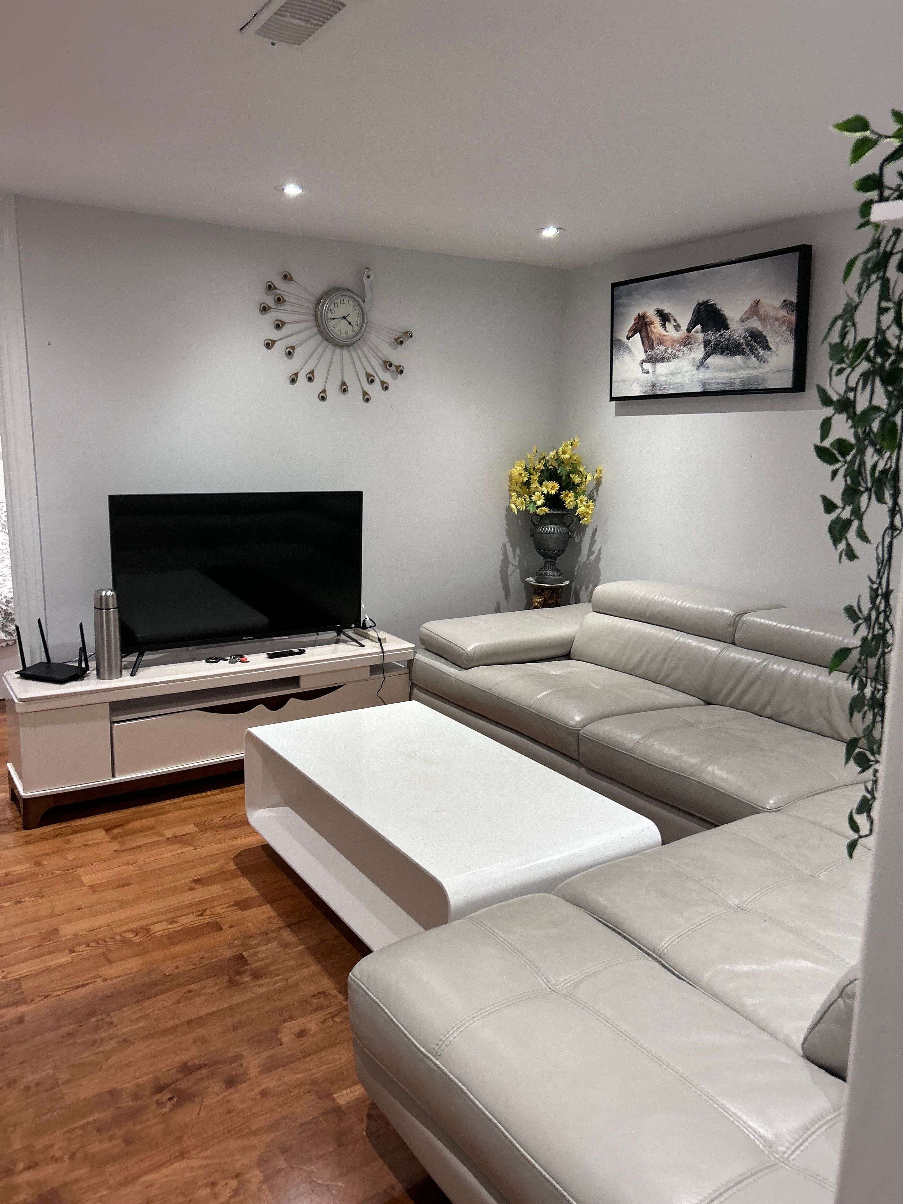 Toronto W02, ON M6S 3M9,884 Windermere AVE