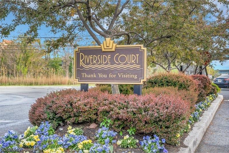 Secaucus Town, NJ 07094,8 Mallard Pl