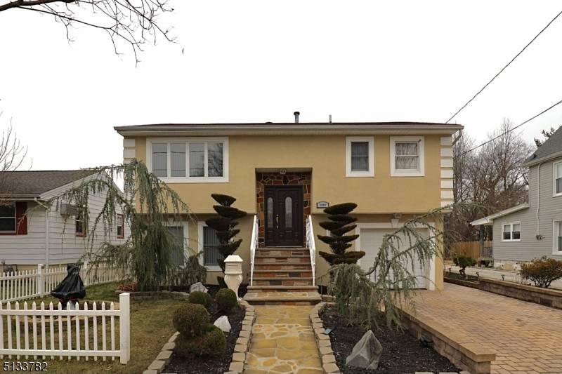 Rahway City, NJ 07065,2088 Price St