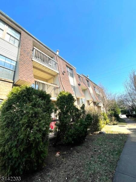 Perth Amboy City, NJ 08861,1007 Hidden Village Dr