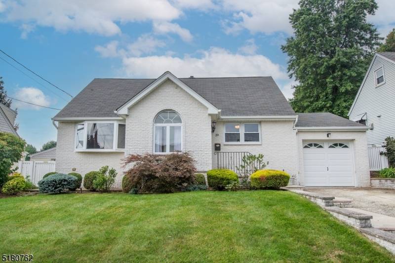 39 Susan Ct, Clifton City, NJ 07012