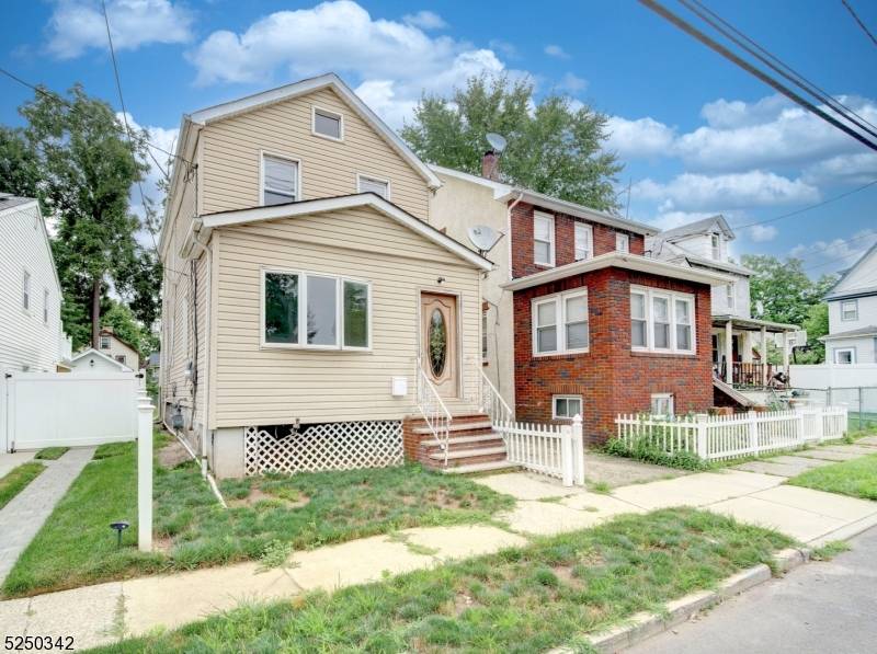 Rahway City, NJ 07065,192 E Albert St