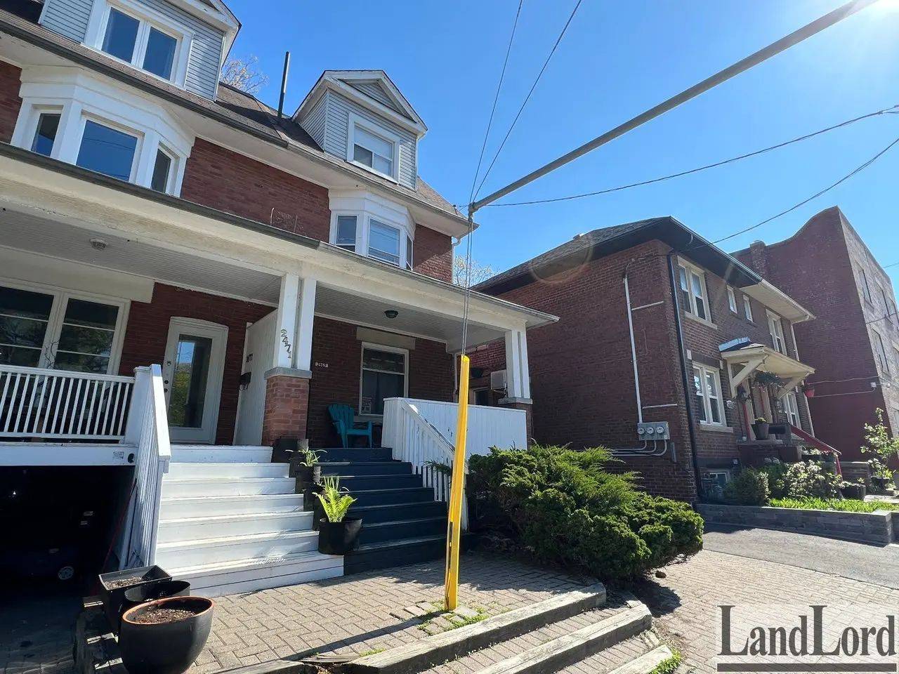 Toronto E02, ON M4E 1H8,2469 Queen ST E #4