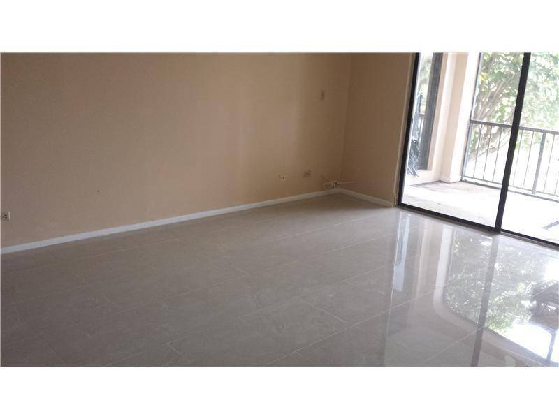 Lauderhill, FL 33319,3760 Inverrary Dr #2H