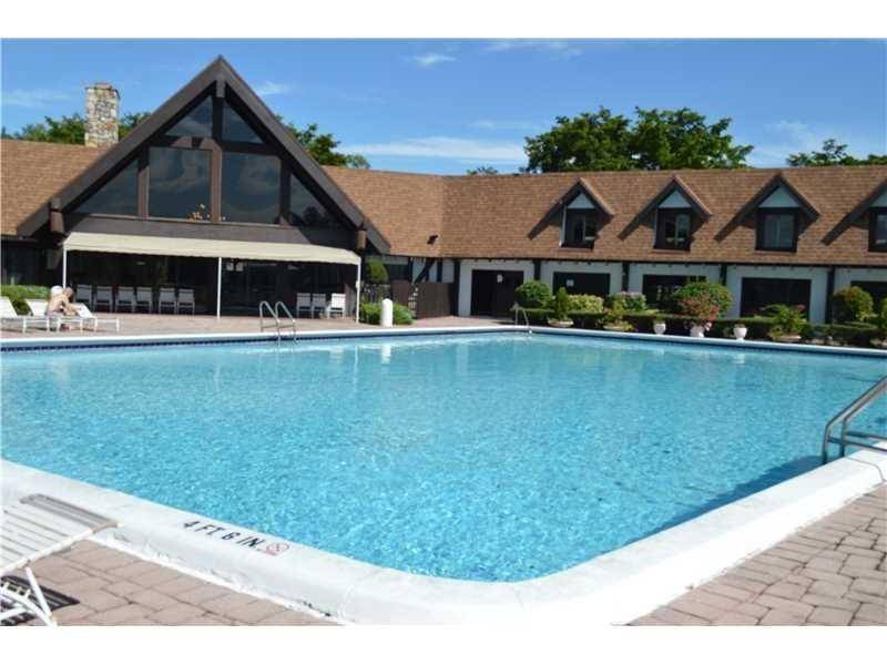 Lauderhill, FL 33319,3660 Inverrary Dr #1B