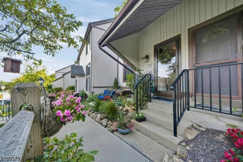 Stanhope Boro, NJ 07874,11195 Dell Pl