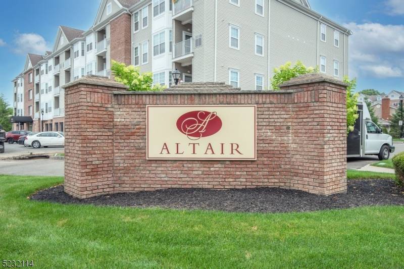 Elmwood Park Boro, NJ 07407,142 Cory Ln #142