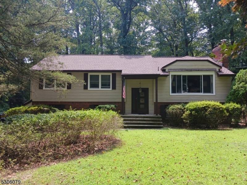 Upper Saddle River Boro, NJ 07458,48 Brook Rd