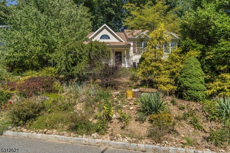 Stanhope Boro, NJ 07874,6 Crestview Dr