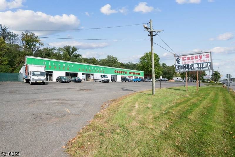 Green Brook Twp., NJ 08812,152-160 Route22