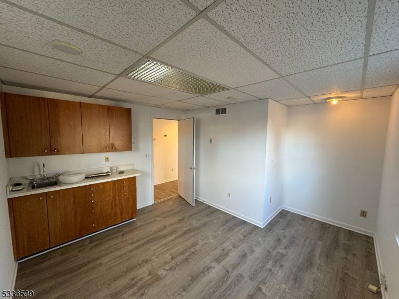 Mendham Boro, NJ 07945,19 E Main St