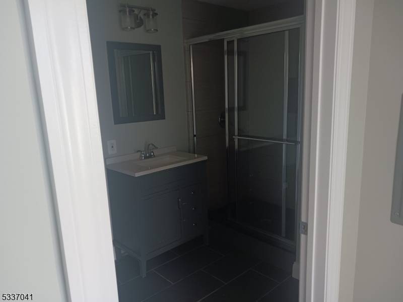 Morristown Town, NJ 07960,10 Ford Ave #201