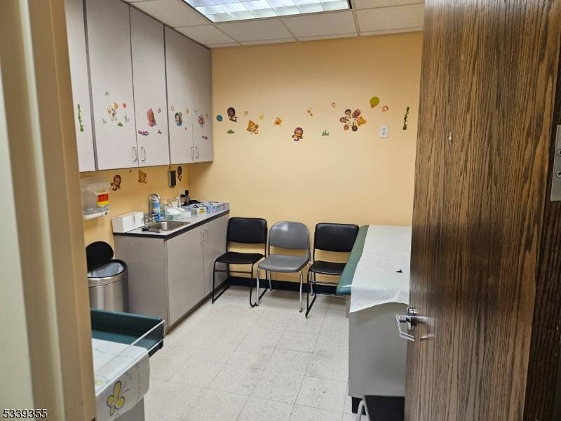 Oradell Boro, NJ 07649,690 Kinderkamack Rd