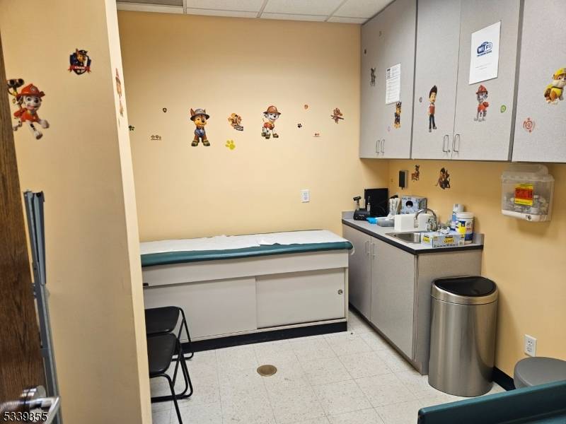 Oradell Boro, NJ 07649,690 Kinderkamack Rd