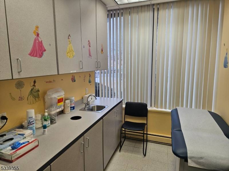 Oradell Boro, NJ 07649,690 Kinderkamack Rd