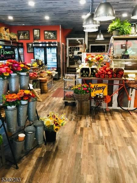 Sandyston Twp., NJ 07851,187 Us Highway 206