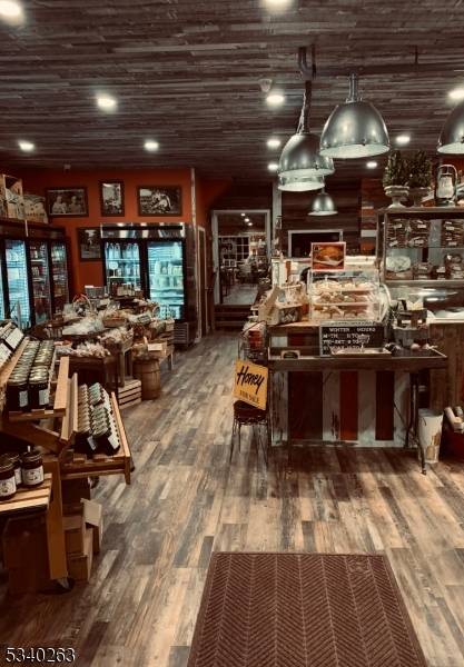 Sandyston Twp., NJ 07851,187 Us Highway 206