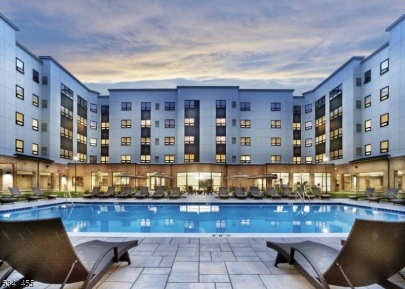 Woodbridge Twp., NJ 07095,10 Green St #244