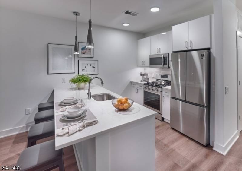 Woodbridge Twp., NJ 07095,10 Green St #244