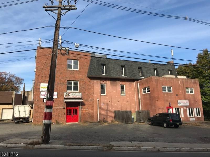 Woodland Park, NJ 07424,10 Squirrelwood Rd