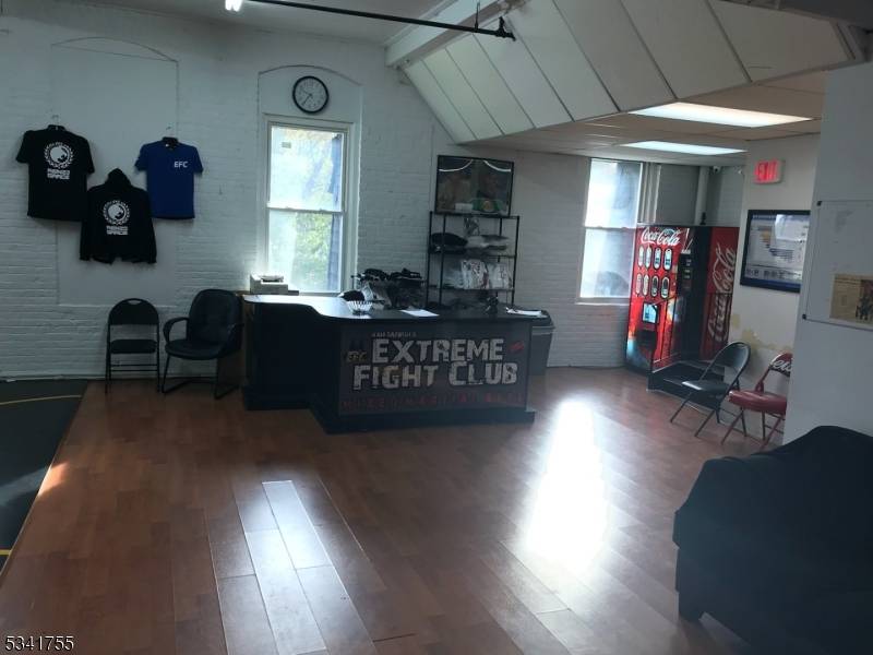 Woodland Park, NJ 07424,10 Squirrelwood Rd