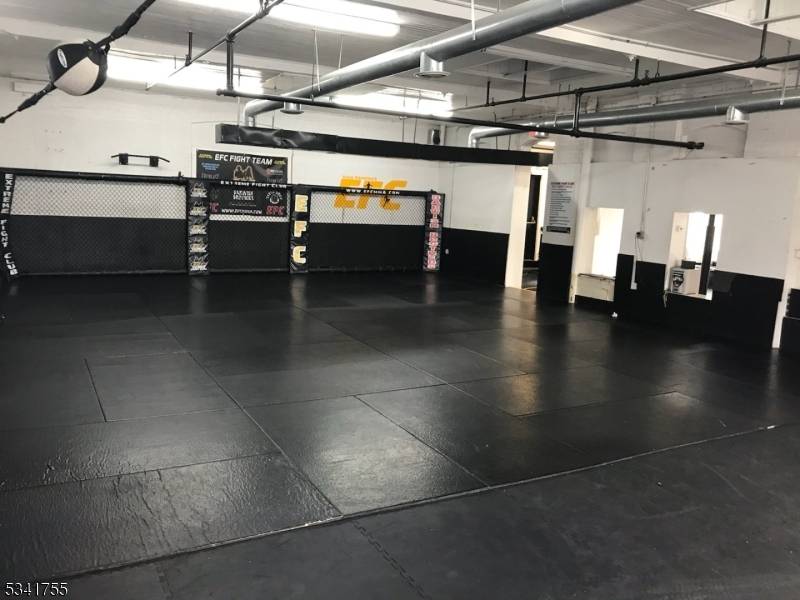 Woodland Park, NJ 07424,10 Squirrelwood Rd