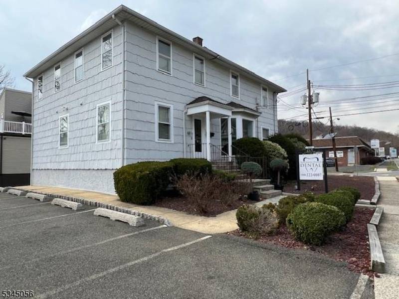 Watchung Boro, NJ 07069,445 Watchung Ave