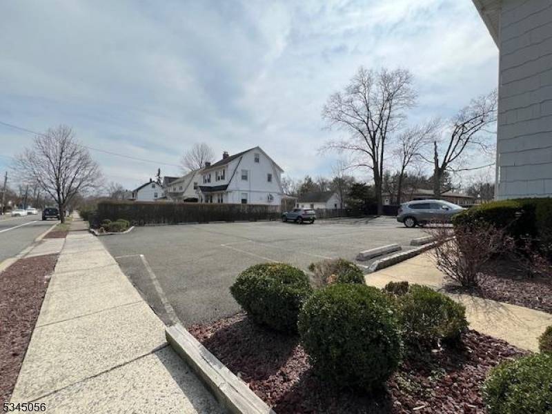 Watchung Boro, NJ 07069,445 Watchung Ave