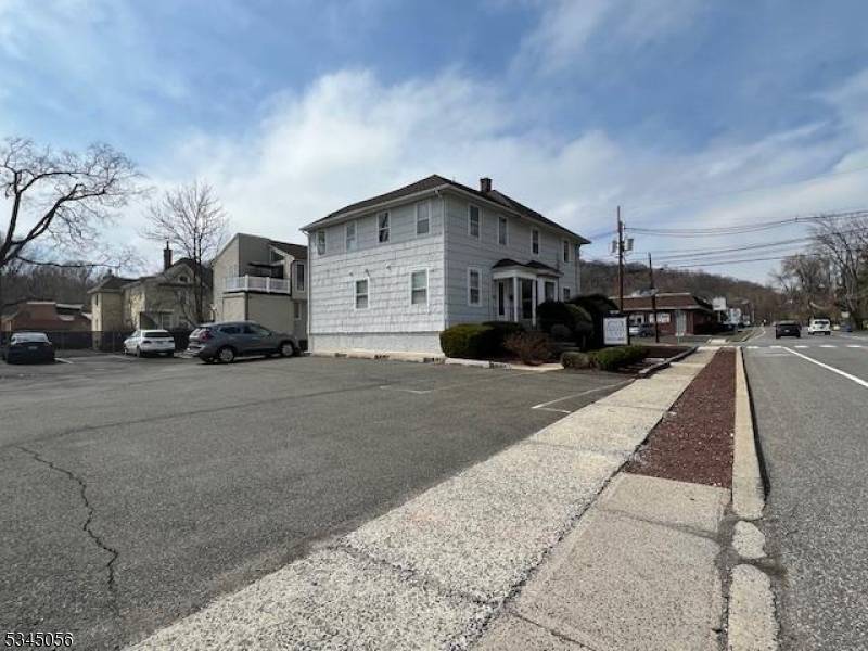 Watchung Boro, NJ 07069,445 Watchung Ave