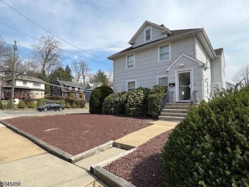 Watchung Boro, NJ 07069,445 Watchung Ave