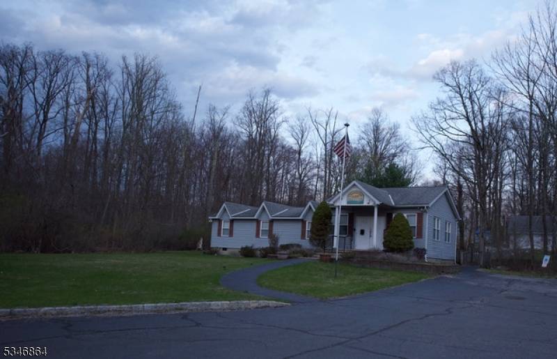 Newton Town, NJ 07860,68 W Shore Dr