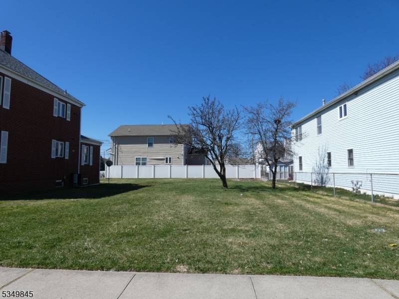 Carteret Boro, NJ 07008,123 Heald St