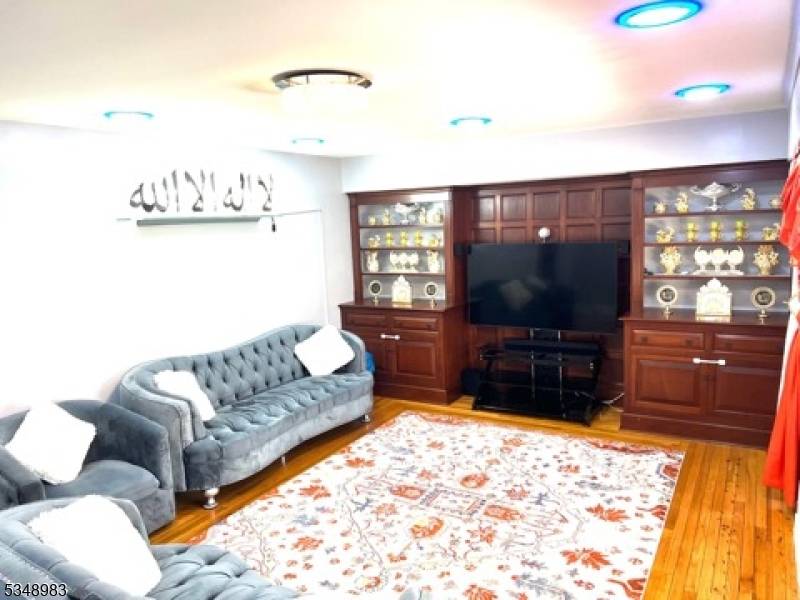 Paterson City, NJ 07502,32 Lenox Ave