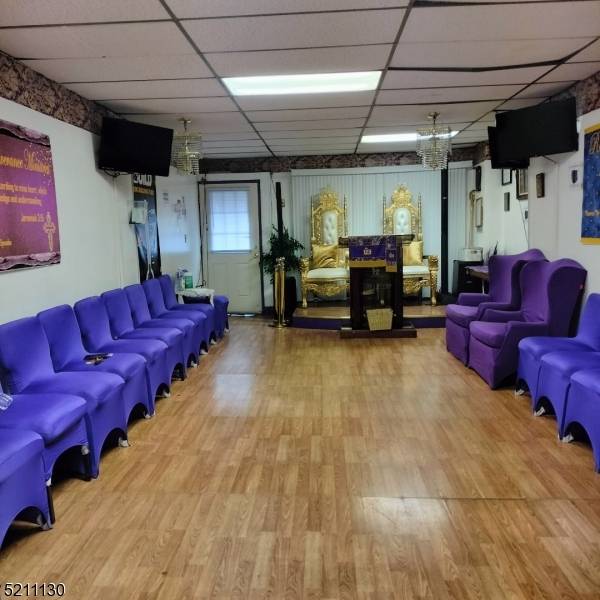 Jersey City, NJ 07305,227 Martin Luther King Jr Dr