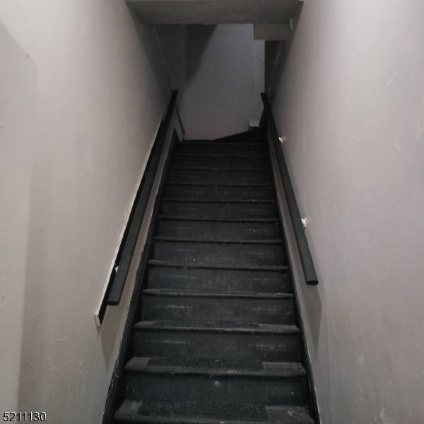 Jersey City, NJ 07305,227 Martin Luther King Jr Dr