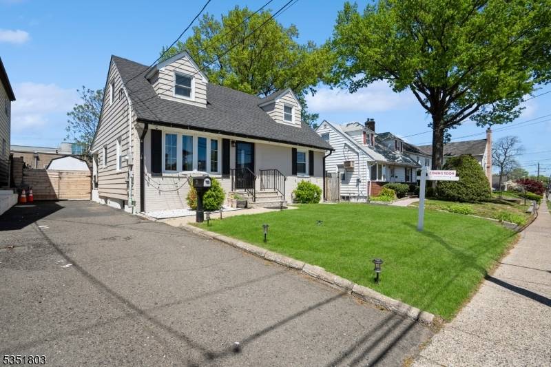 Elmwood Park Boro, NJ 07407,21 13Th Ave