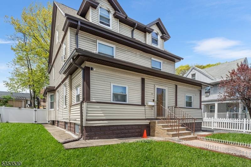 East Orange City, NJ 07017,11 N 21St St