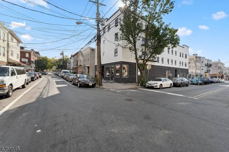 Newark City, NJ 07105,136 Elm St