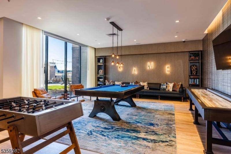 Secaucus Town, NJ 07094,1631 Paterson Plank Rd