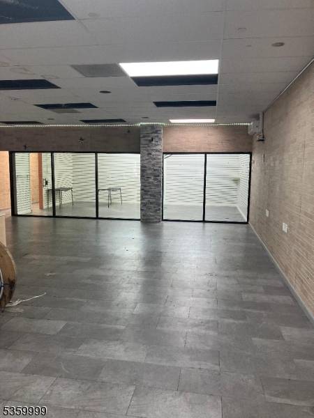 Newark City, NJ 07102,25-33 Court St