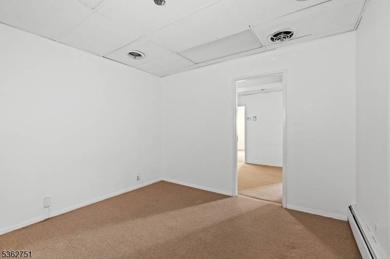 Teaneck Twp., NJ 07666,175 Cedar Ln