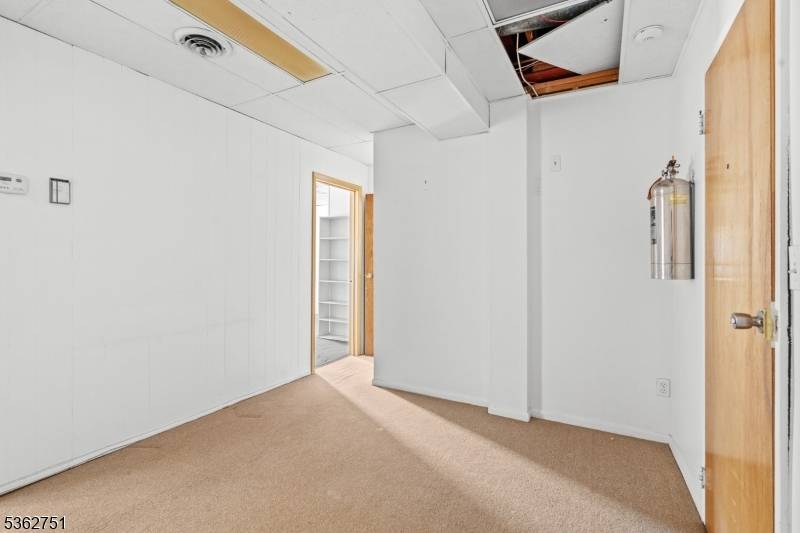 Teaneck Twp., NJ 07666,175 Cedar Ln