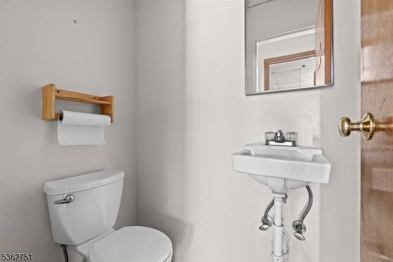 Teaneck Twp., NJ 07666,175 Cedar Ln