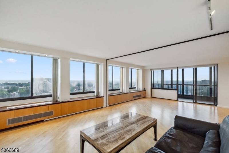 Cliffside Park Boro, NJ 07010,300 Winston Dr-C1822 #1822