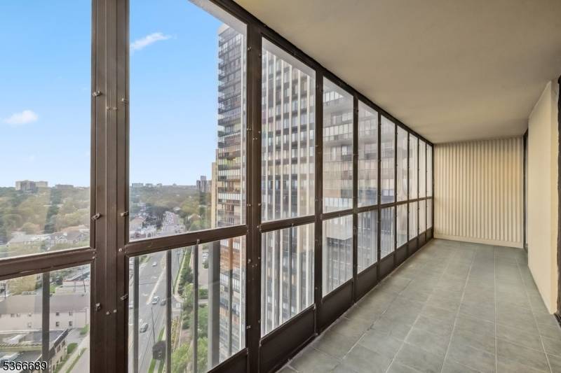 Cliffside Park Boro, NJ 07010,300 Winston Dr-C1822 #1822