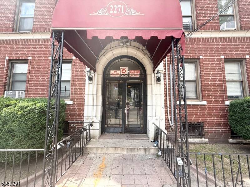 Jersey City, NJ 07304,2271 John F Kennedy Blvd #304